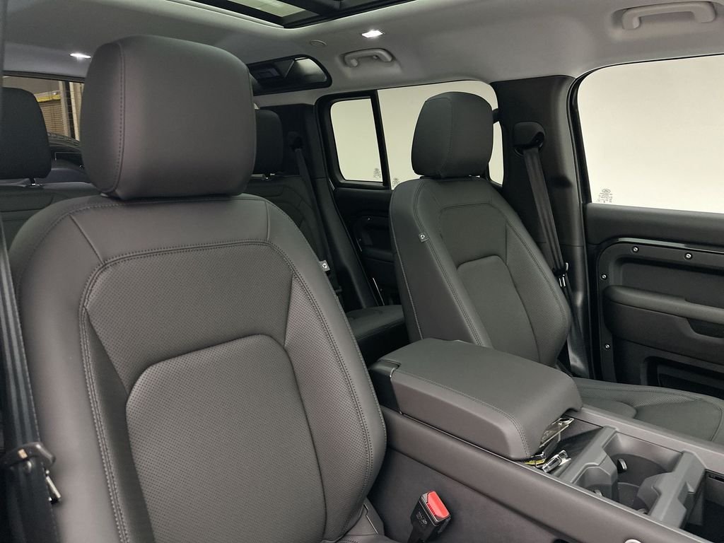 Used 2026  Land Rover S image 6