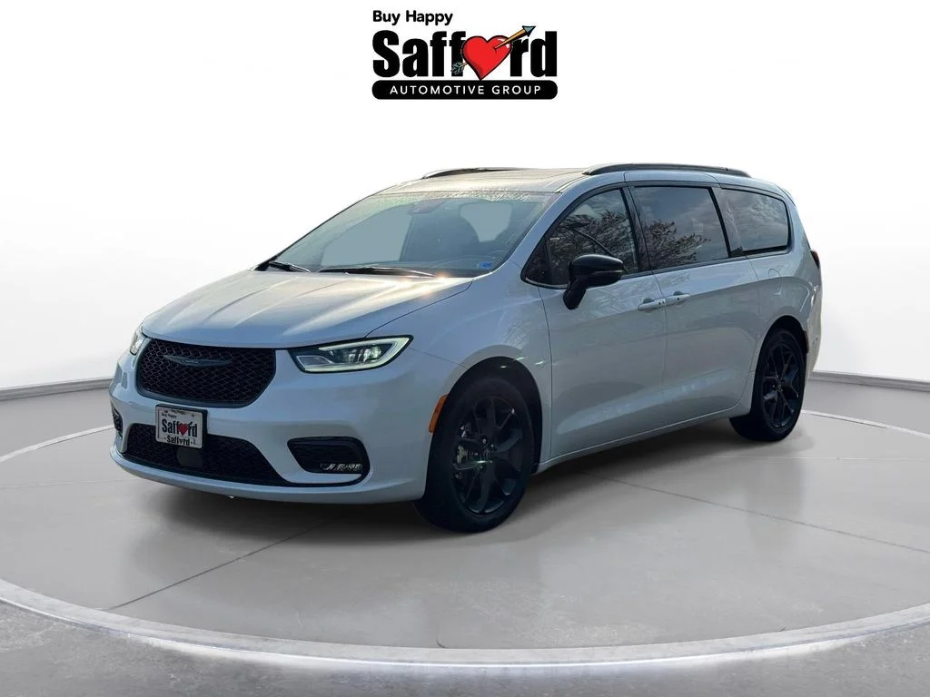 2026 Chrysler Pacifica Select's photo