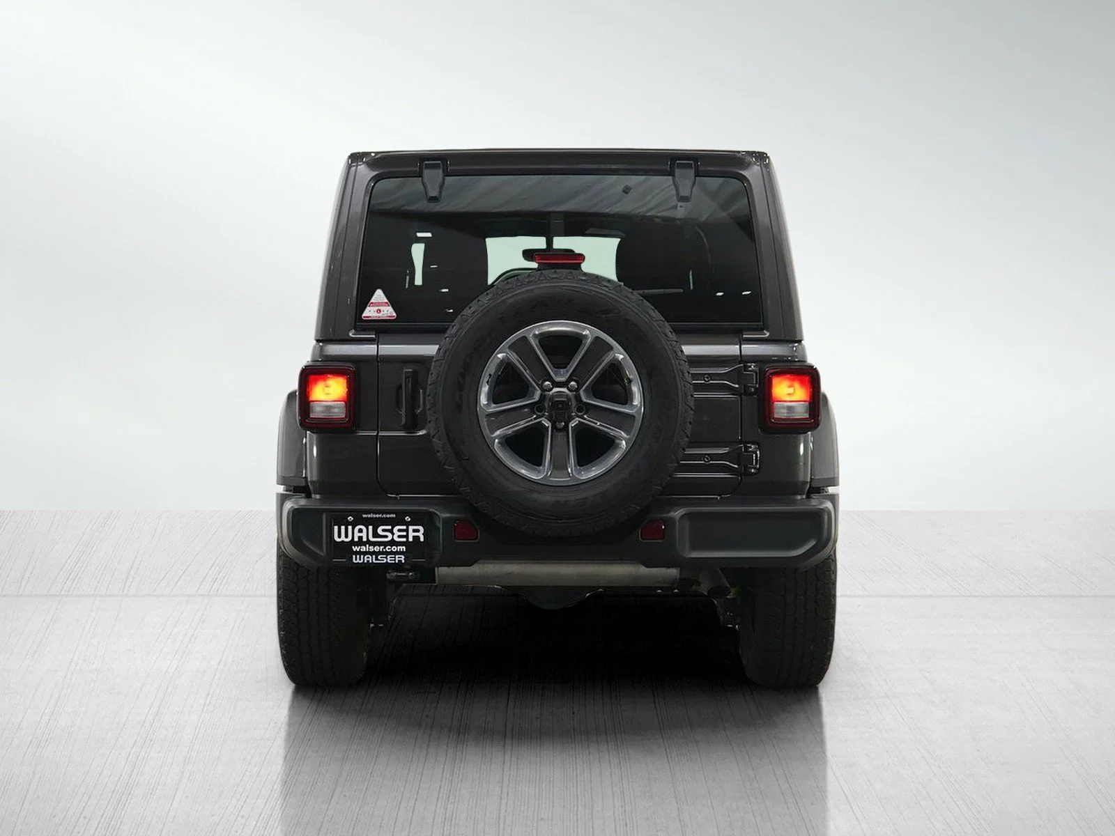 Used 2022 Granite Crystal Metallic Clearcoat Jeep Unlimited Sahara image 4