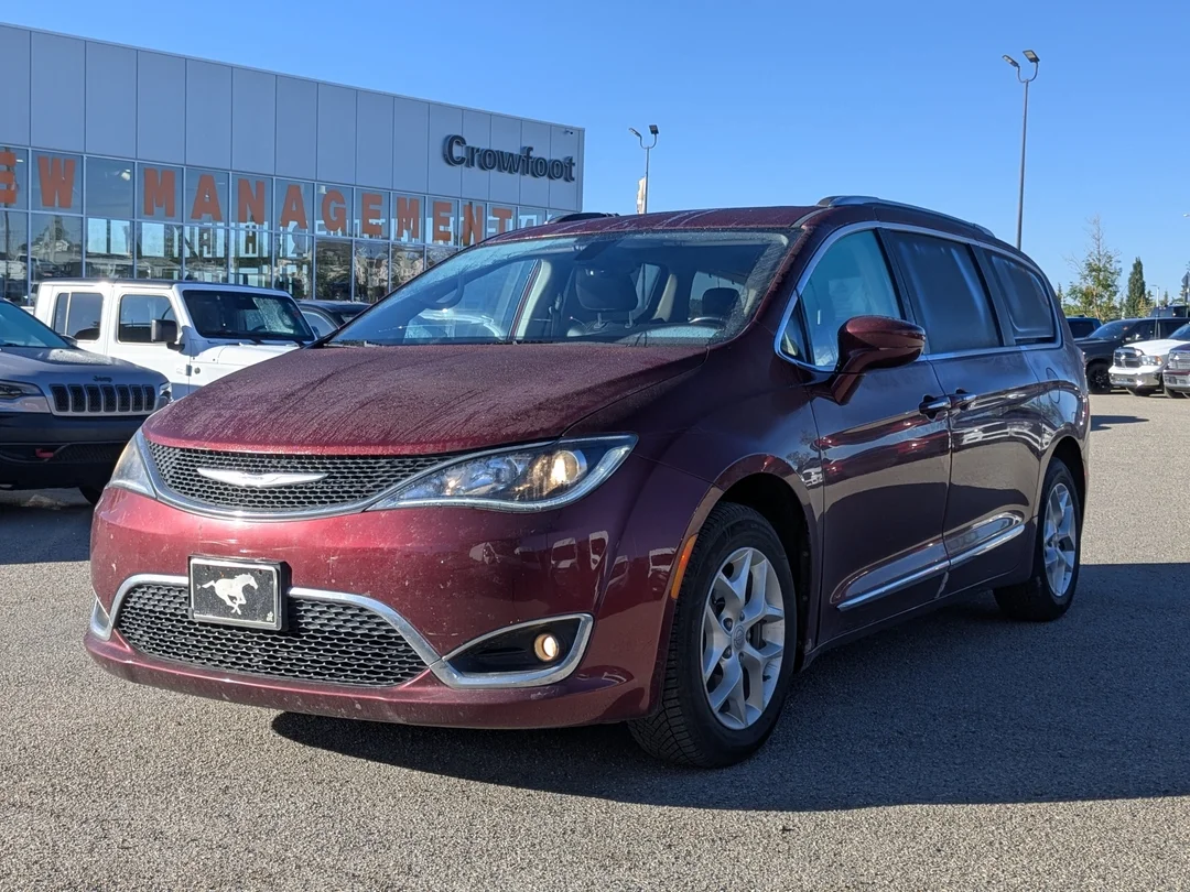Used 2017 Red Chrysler Touring-L Plus - - FWD - 8.4 Uconnect NAV - 18 Wheels - Remote Start & More! image 4