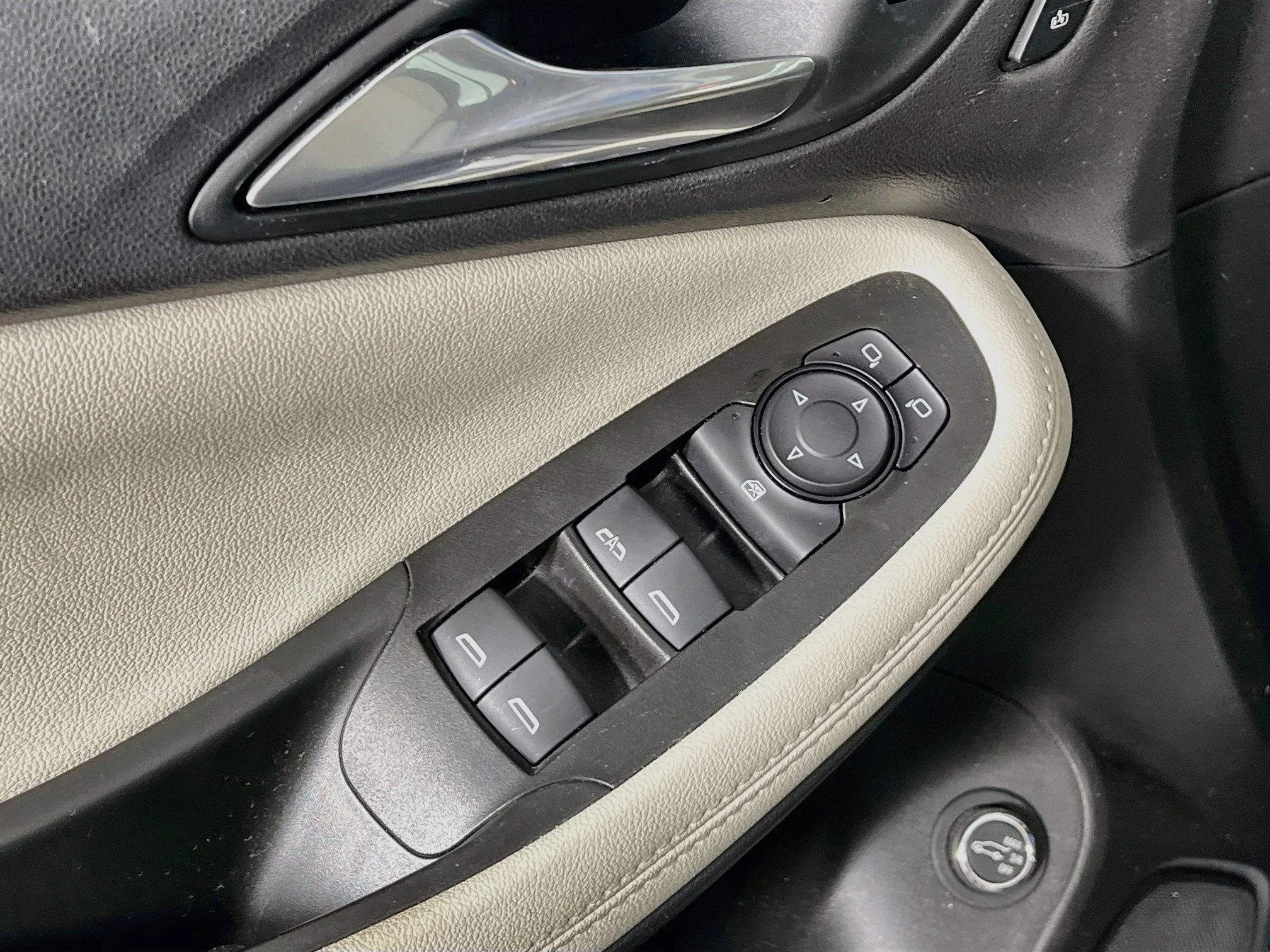Used 2020 Deep Azure Metallic Buick ESSENCE image 9