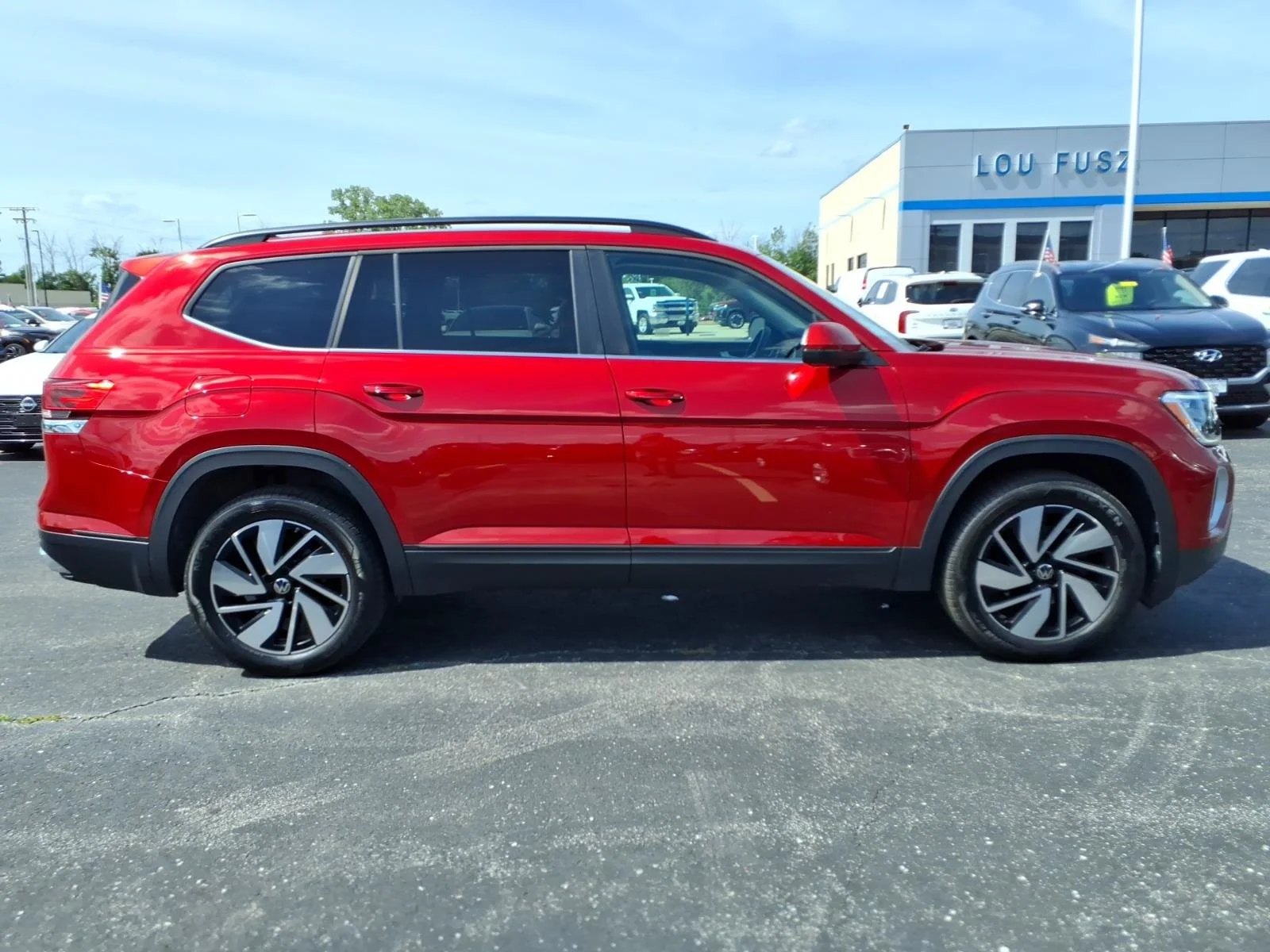 Used 2025 Aurora Red Metallic Volkswagen 2.0T SE with Technology image 28