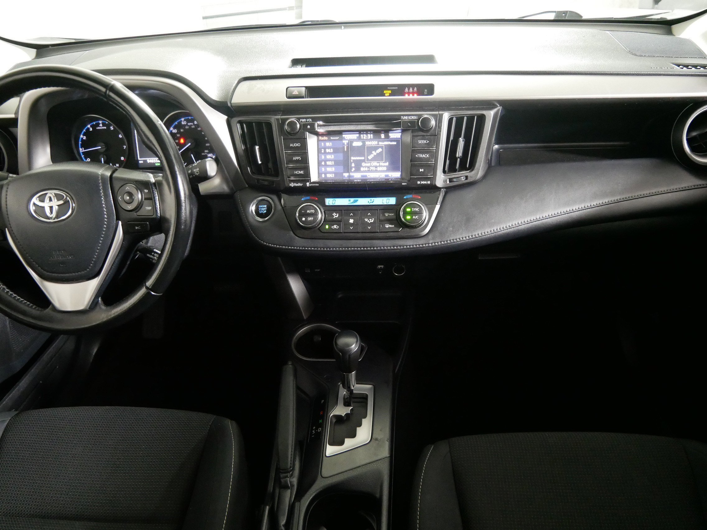 Used 2018 Super White Toyota XLE image 10