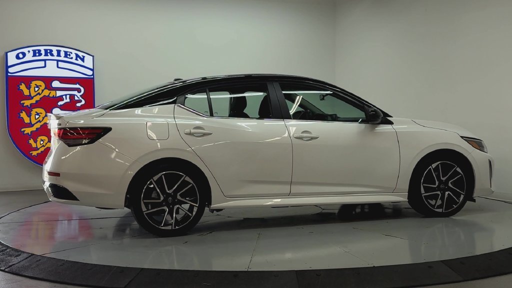 Used 2025 Aspen White Nissan SR image 4