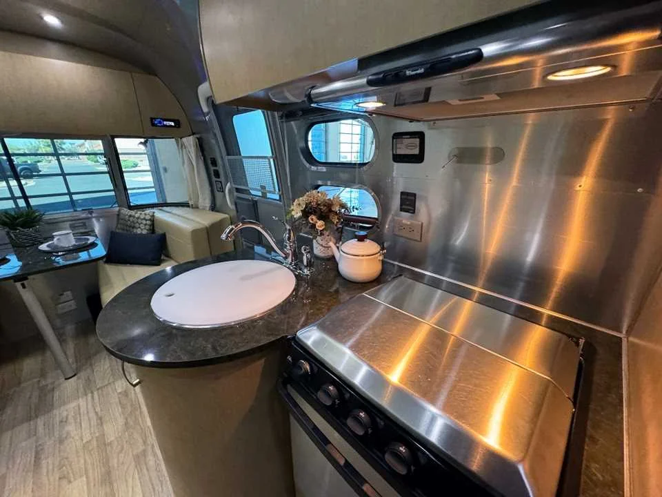 Used 2014 SILVER AIRSTREAM  image 30