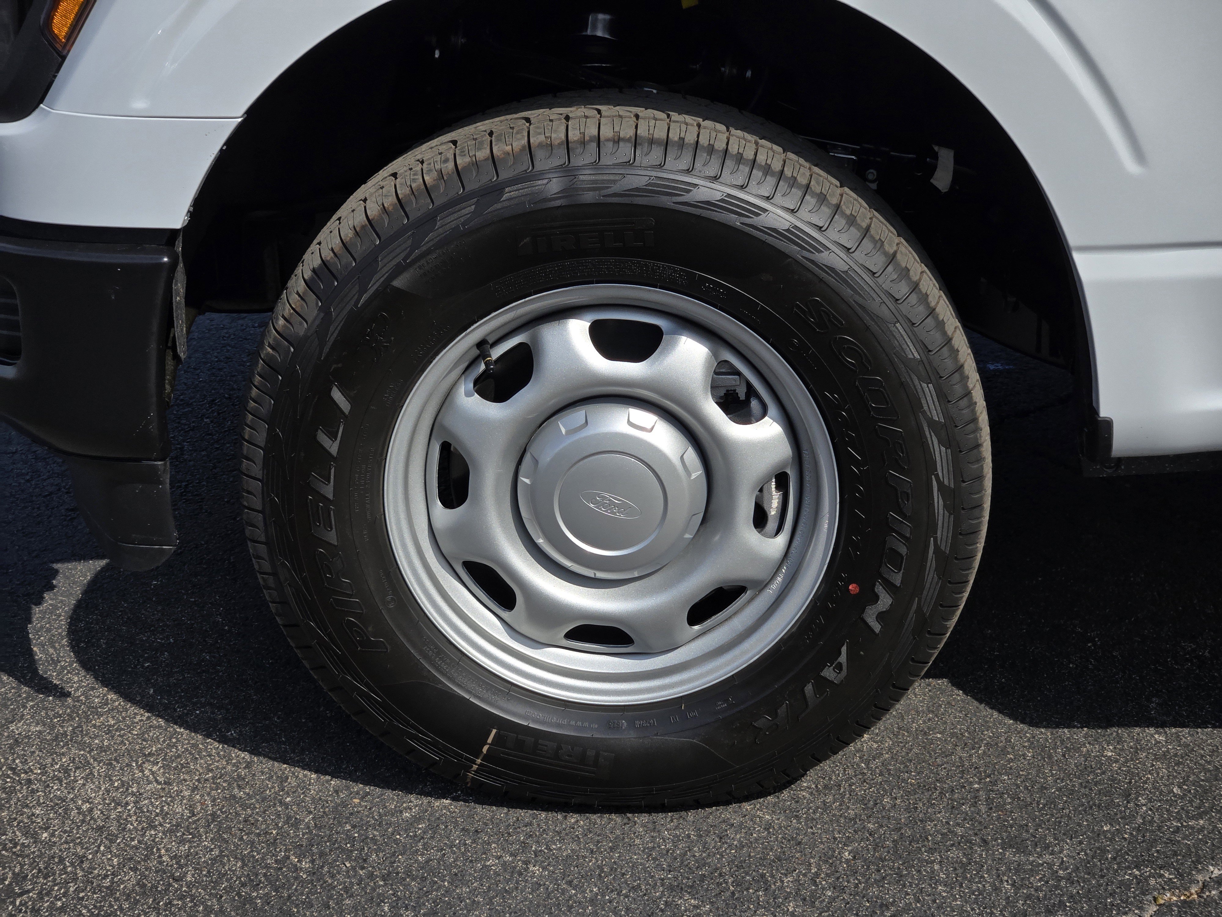 New 2026 Oxford White Ford XL image 7