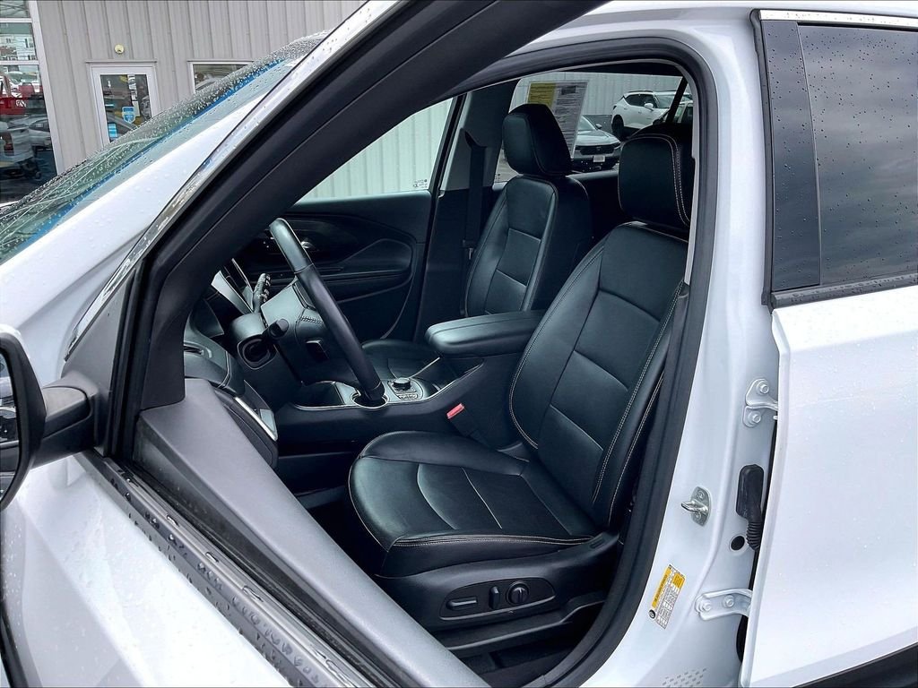Used 2022 White GMC SLT image 10