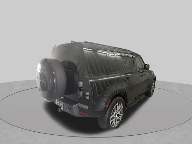 New 2026 Santorini Black Land Rover X-Dynamic SE image 4