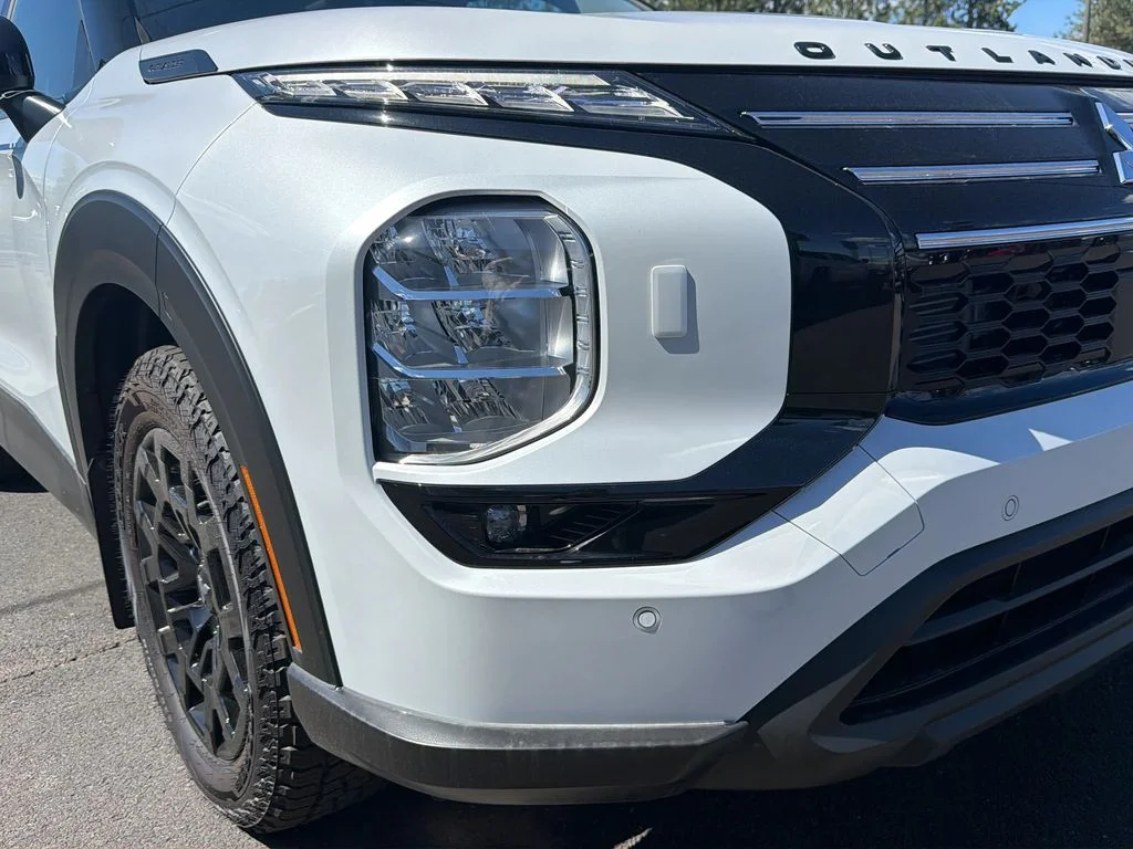 New 2026 White Diamond Mitsubishi TRAIL EDITION AWD image 30