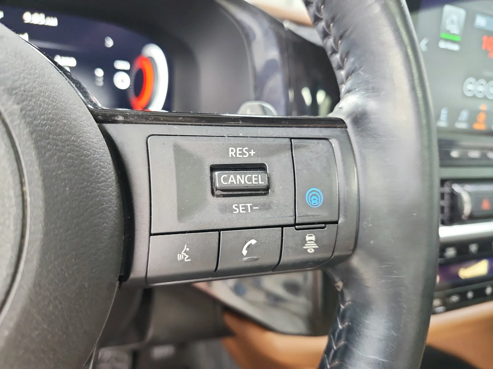 Used 2023  Nissan Platinum image 25