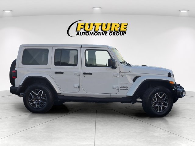 Used 2024 White Jeep Sahara image 3