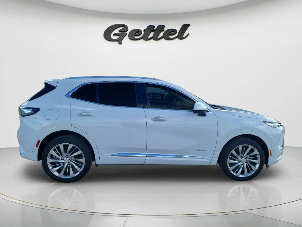 New 2026 Iridescent White Tricoat Buick Avenir image 4