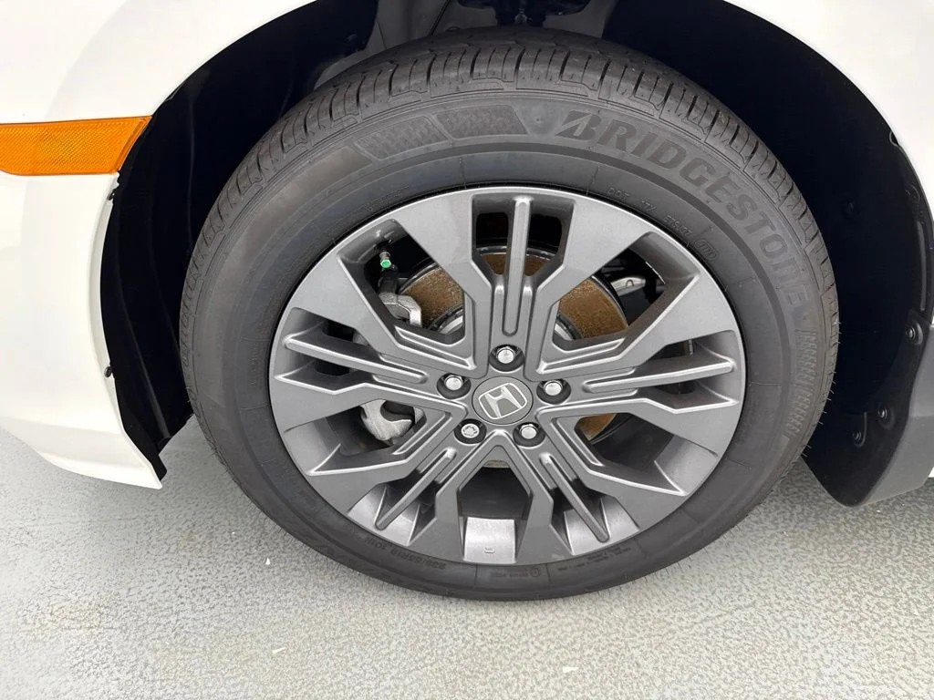 New 2026 Platinum White Pearl Honda Touring image 4