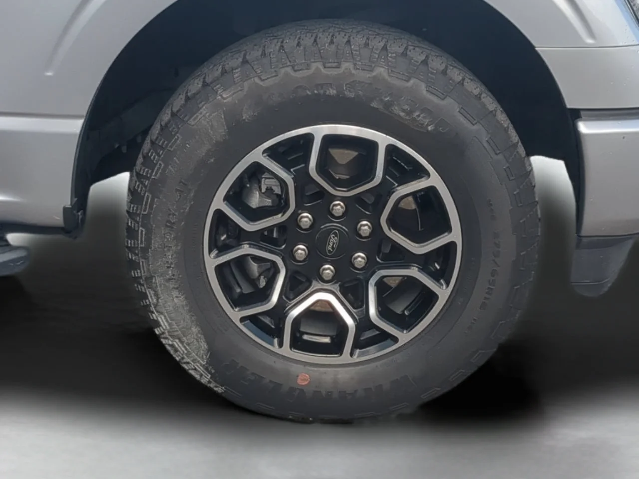 Used 2023 Avalanche Gray Ford XLT image 34