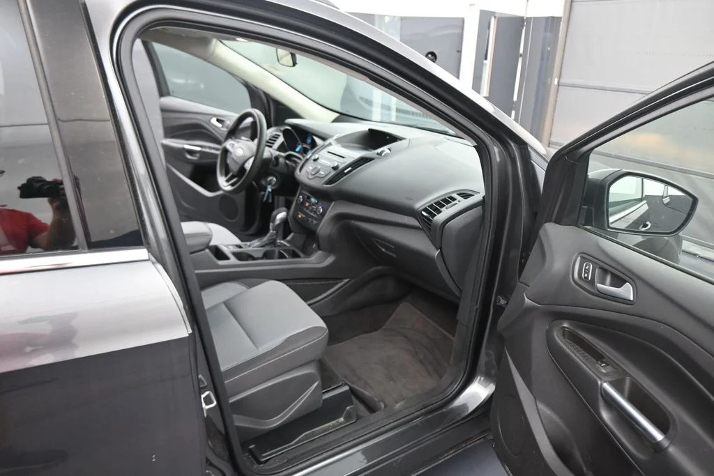 Used 2018 Gray Ford SE image 44
