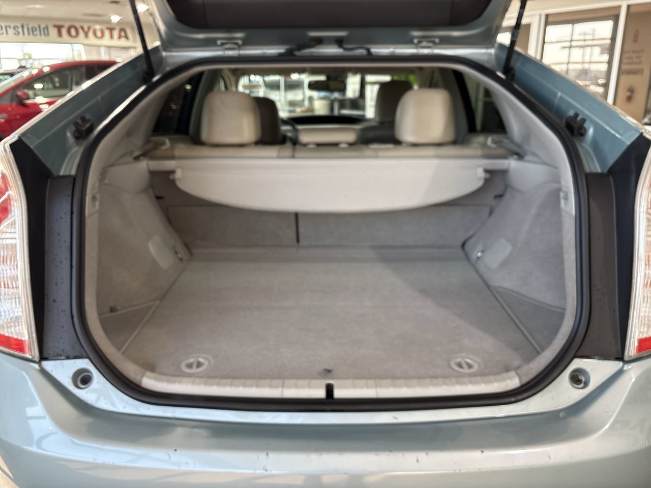 Used 2015 Pearl Toyota Four image 23
