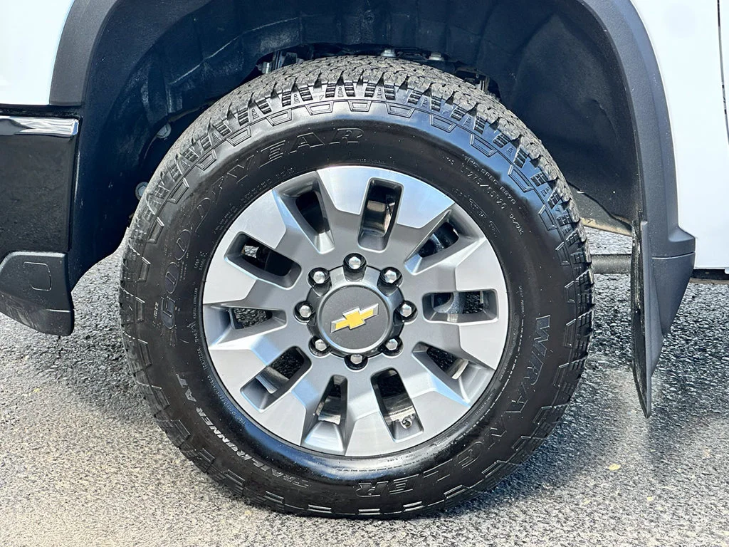 Used 2026 Summit White Chevrolet Custom image 7