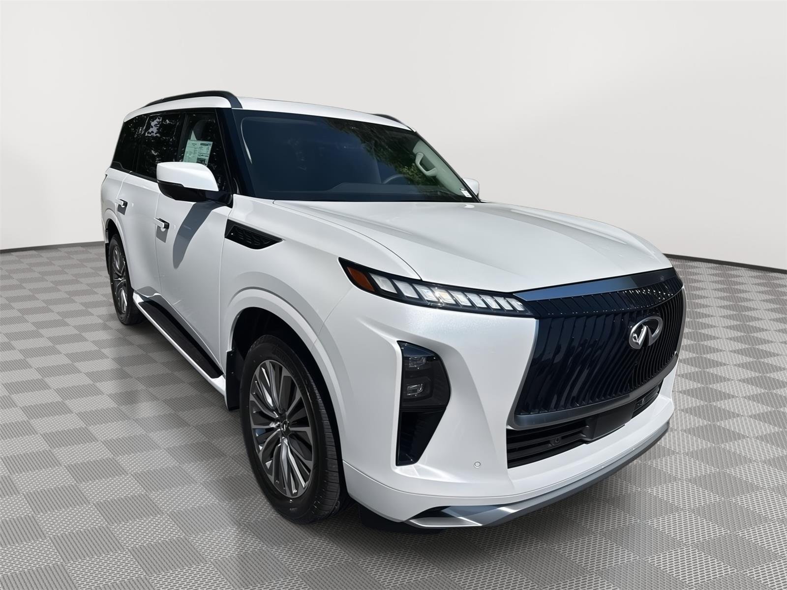 New 2026 RADIANT WHITE INFINITI Luxe 4WD image 4