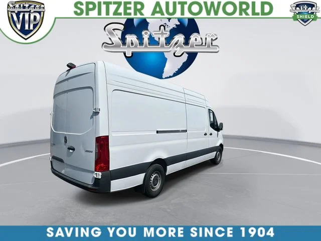Used 2025 White Mercedes-Benz Cargo 170 WB image 9
