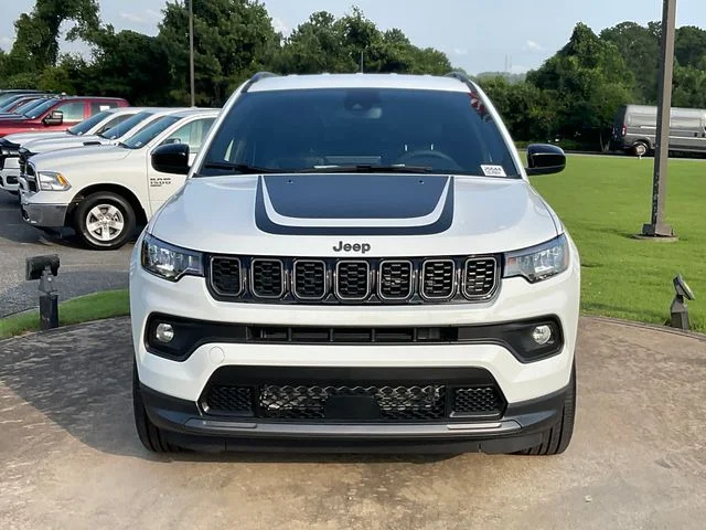 New 2026 Bright White Clearcoat Jeep Latitude image 2