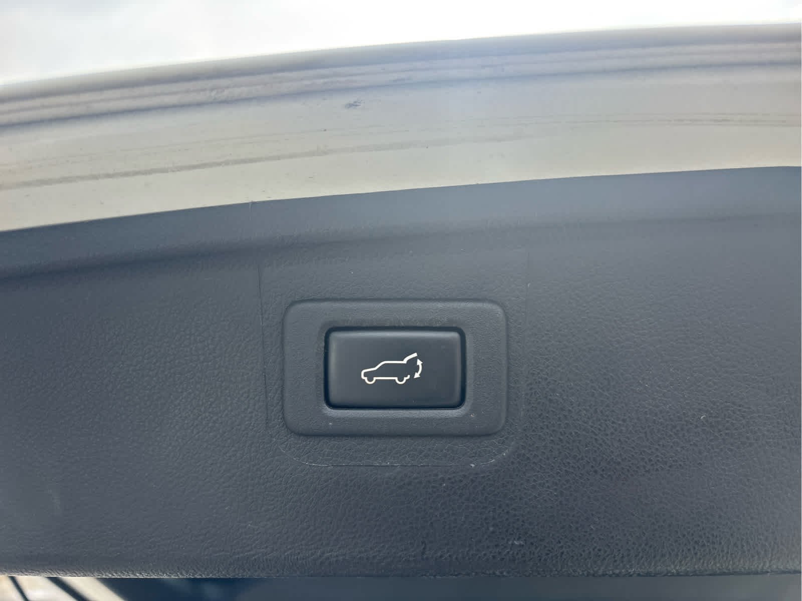 Used 2018 Crystal White Pearl Subaru Touring image 18