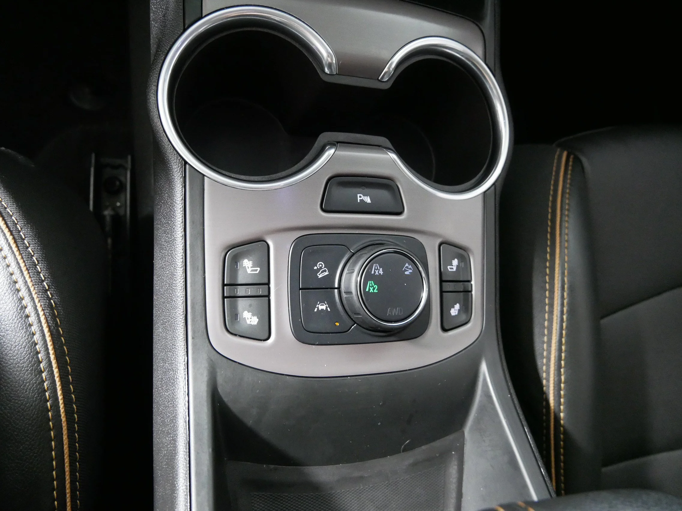 Used 2022 Summit White GMC AT4 image 29