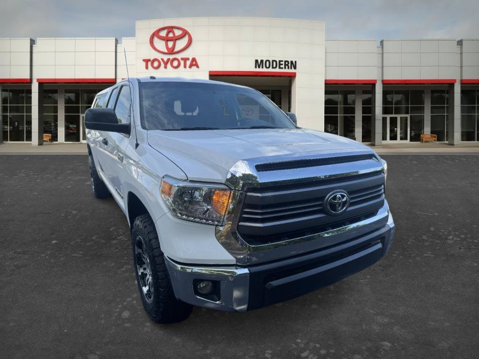 Used 2014 Super White Toyota SR5 image 3