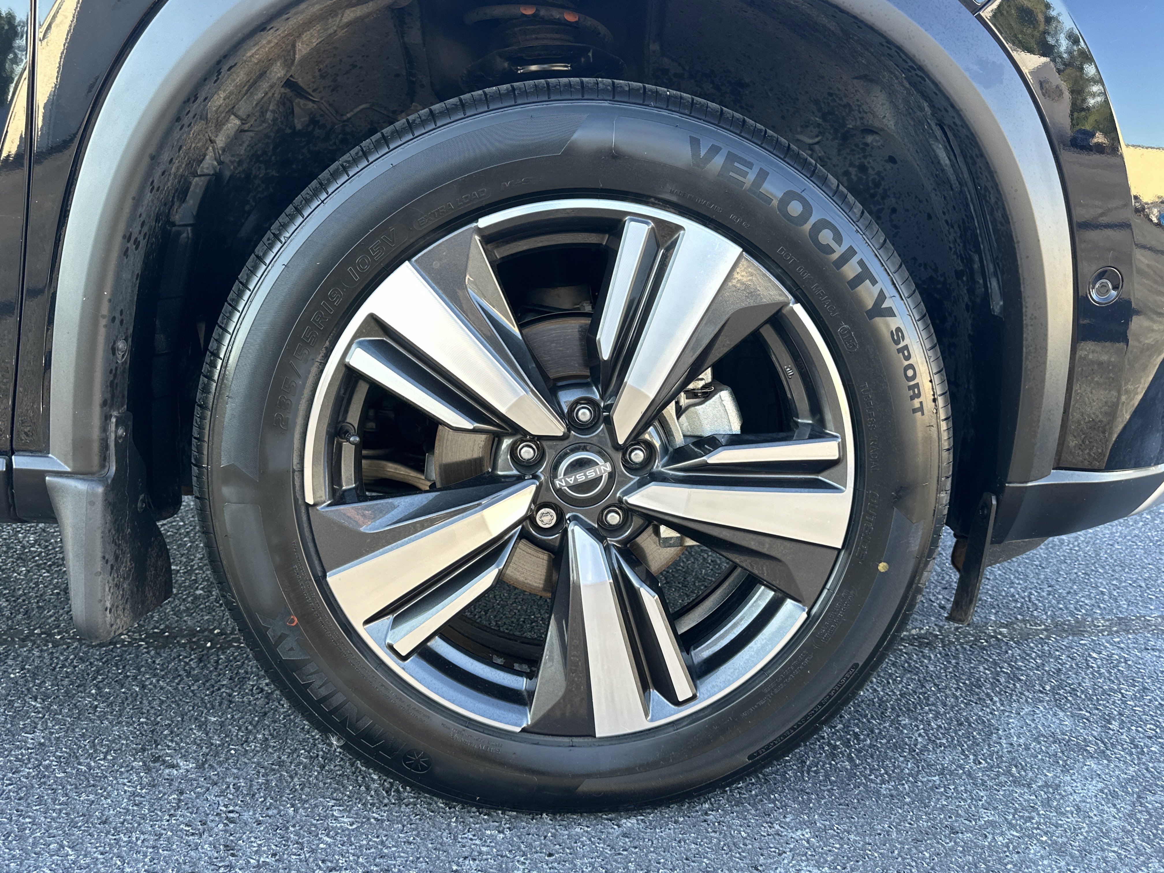 Used 2023 Super Black Nissan Platinum image 14