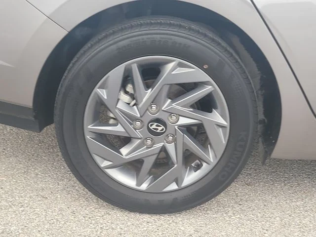 Used 2024  Hyundai SEL image 8