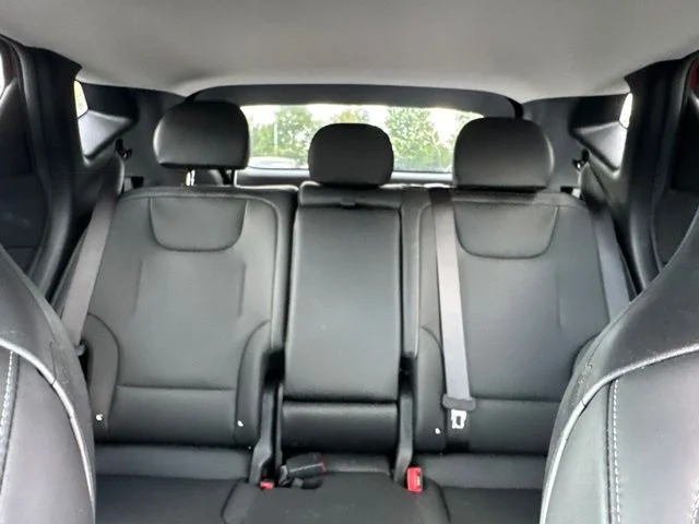 Used 2024 Red Kia Wind image 10