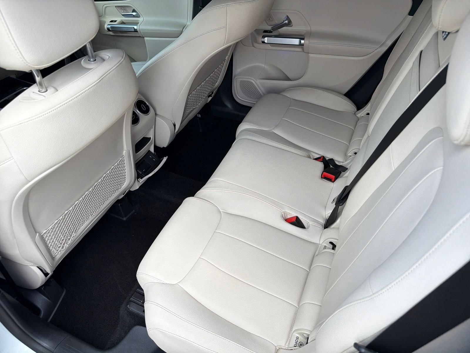 Used 2025 Polar White Mercedes-Benz GLB 250 image 30