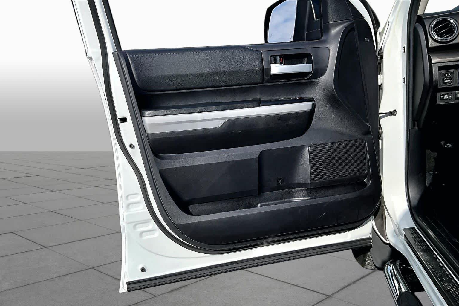 Used 2020 Super White Toyota SR5 image 21