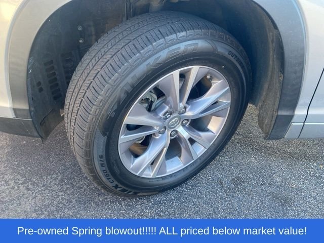 Used 2015 Silver Toyota XLE V6 image 14
