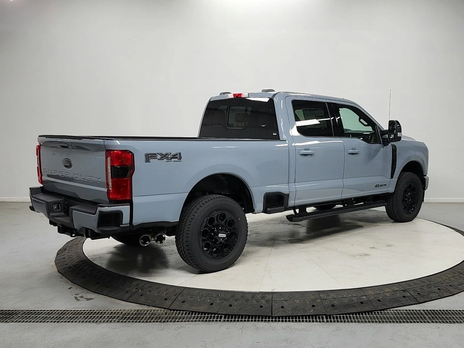 New 2026 Glacier Gray Metallic Tri-Coat Ford F-250® Lariat® image 7