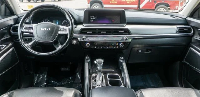 Used 2022 Gray Kia S image 17