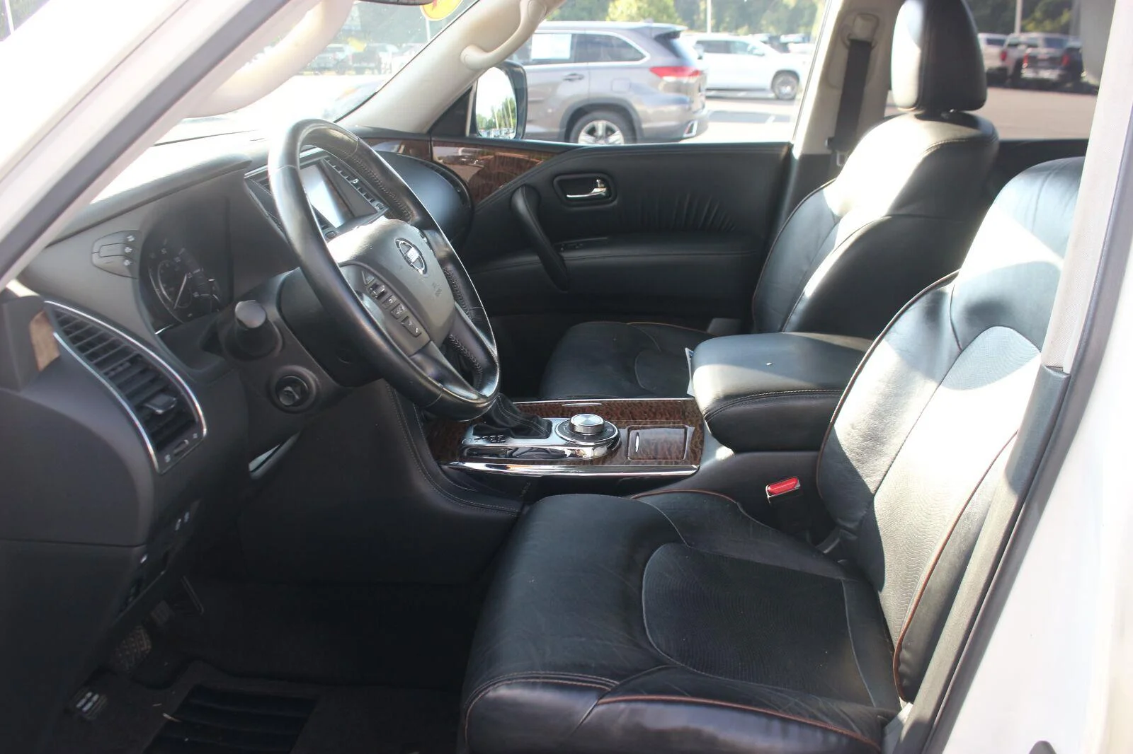 Used 2019 White Nissan SL image 17