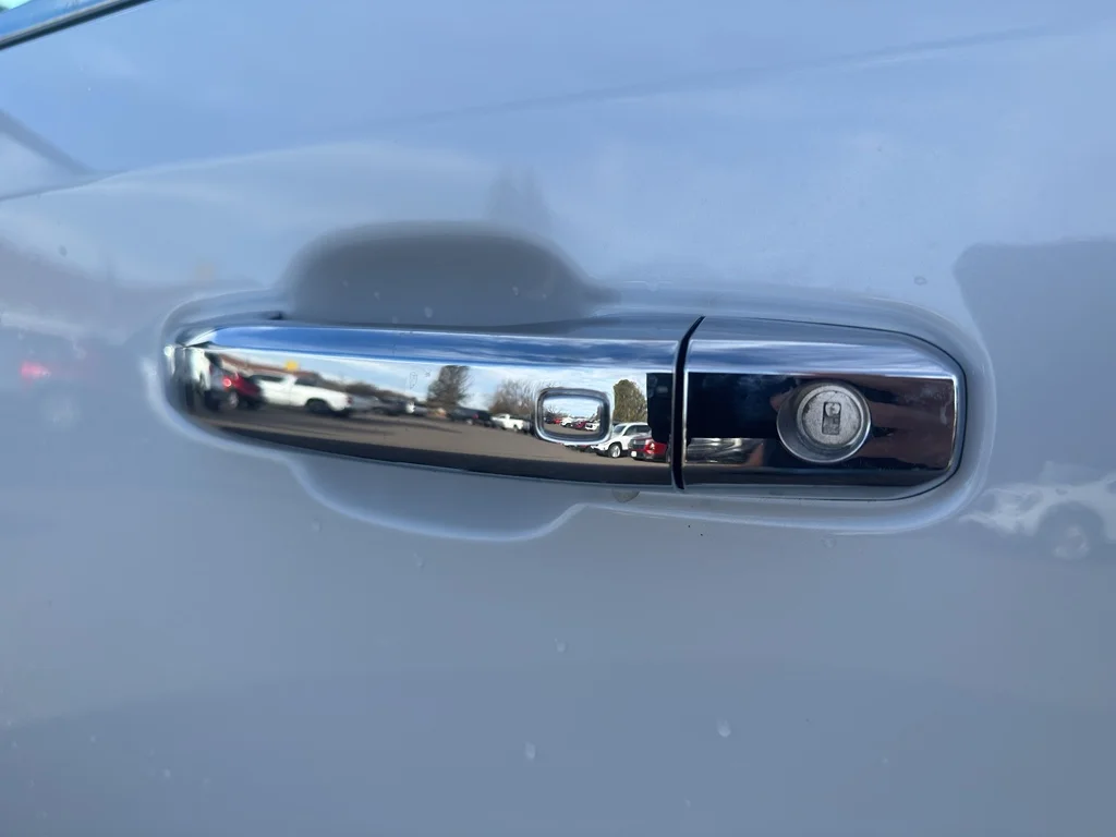 New 2026 Glacier White Tricoat GMC SLT image 10