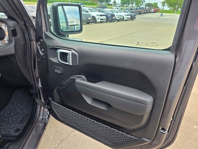 New 2026 Granite Crystal Metallic Clearcoat Jeep 85th Anniversary image 18