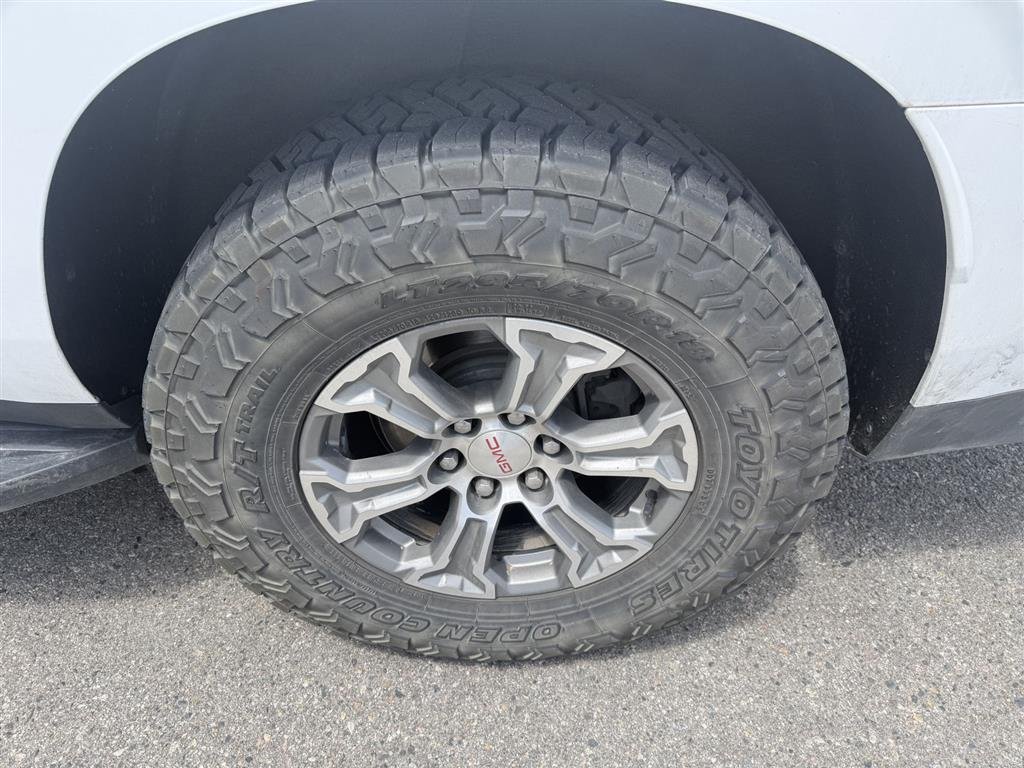 Used 2022 Summit White GMC SLE image 5