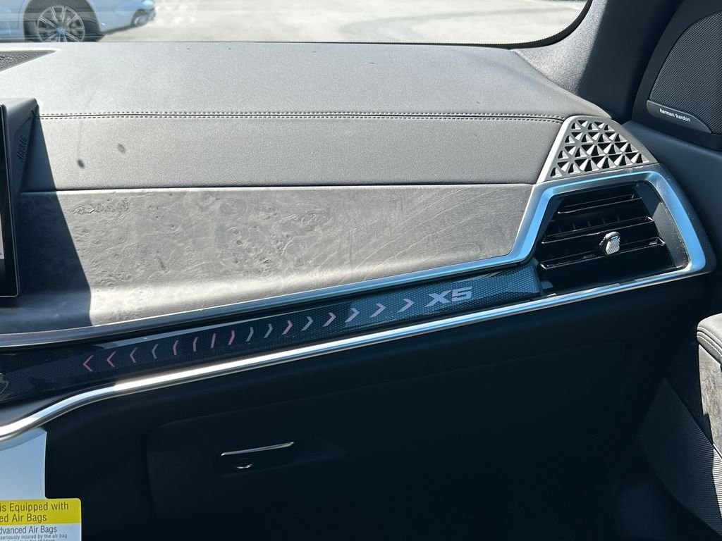New 2026 Dravit Grey Metallic BMW xDrive50e image 26