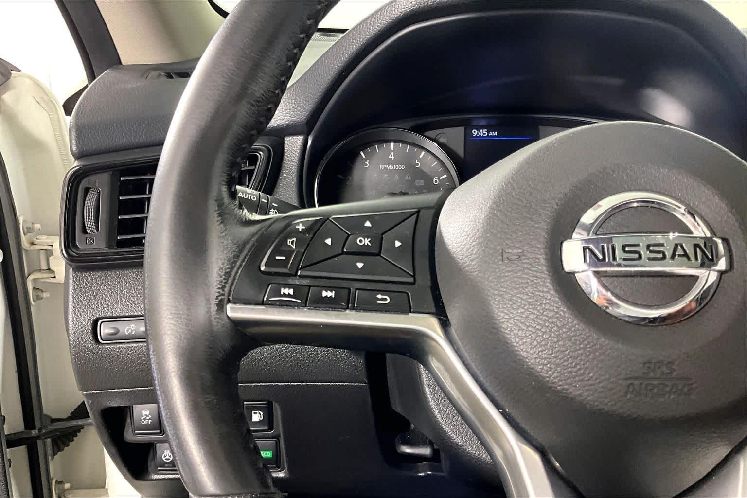 Used 2018 Pearl White Nissan SL image 22