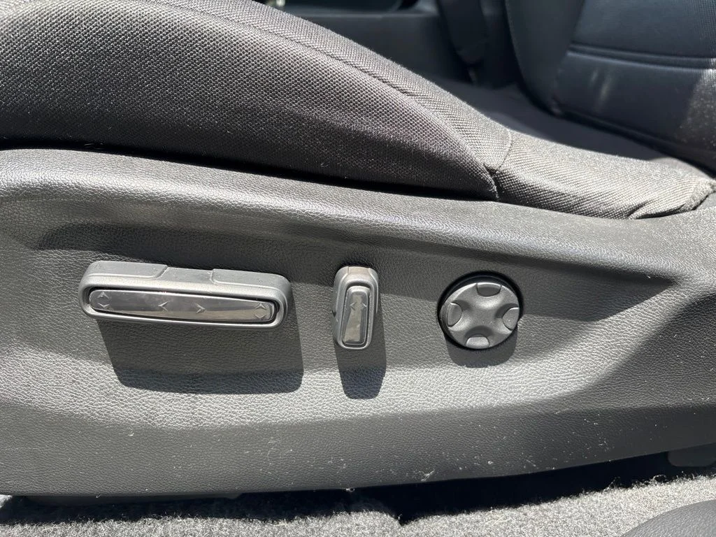 Used 2021 White Honda EX image 15