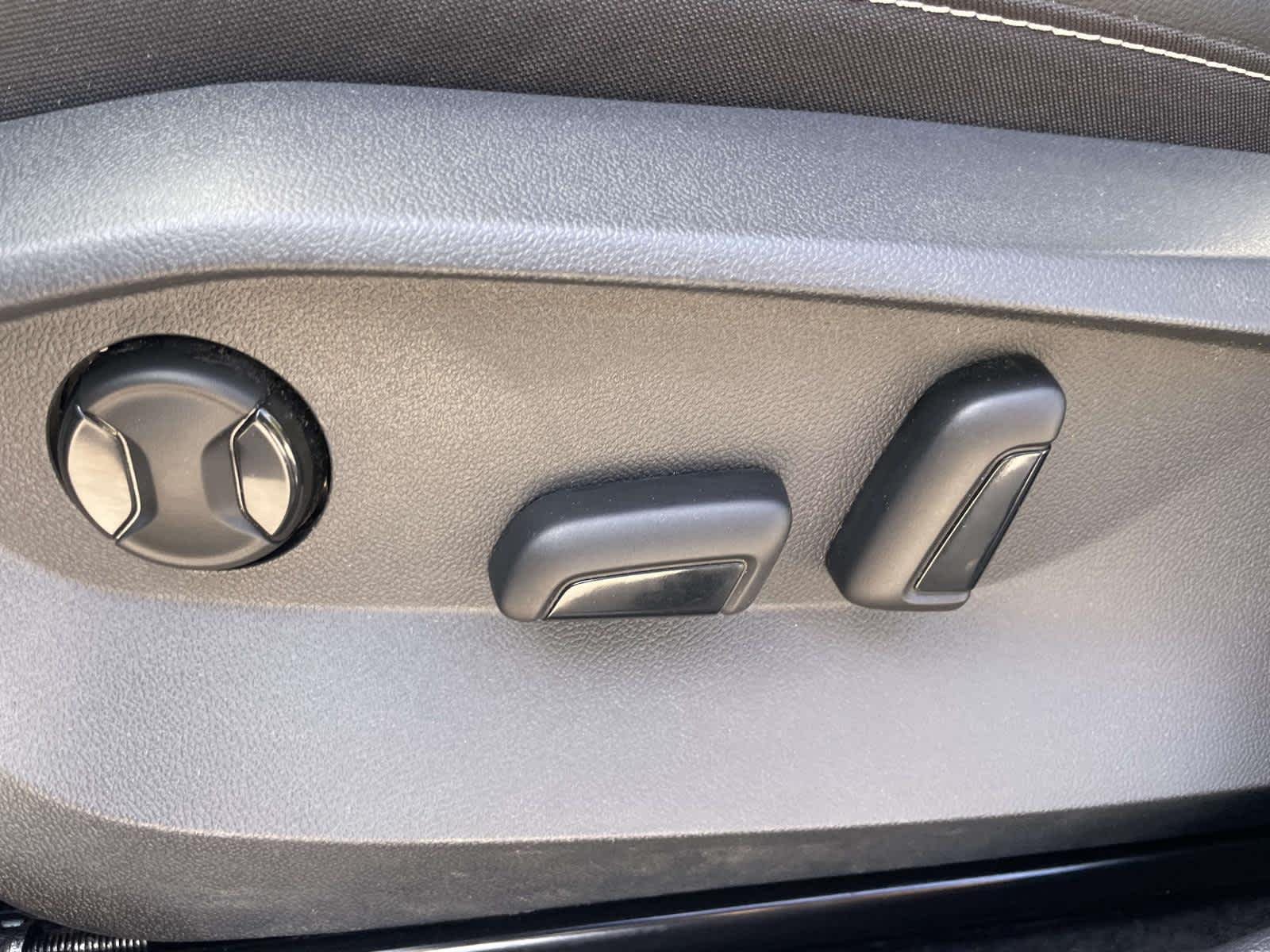 Used 2022 Platinum Gray Metallic Volkswagen SE image 18