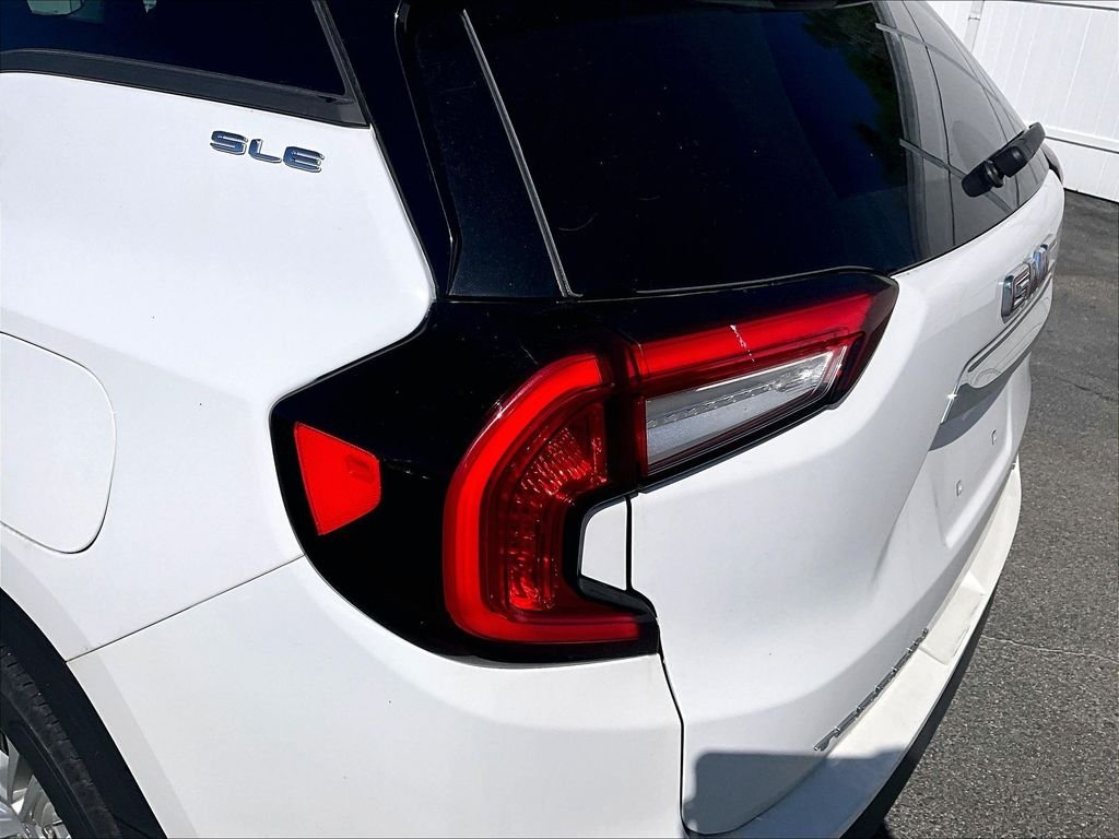 Used 2024 Summit White GMC SLE image 31