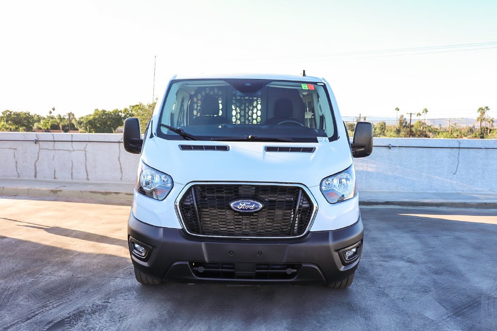 Used 2025 Oxford White Ford Base image 3
