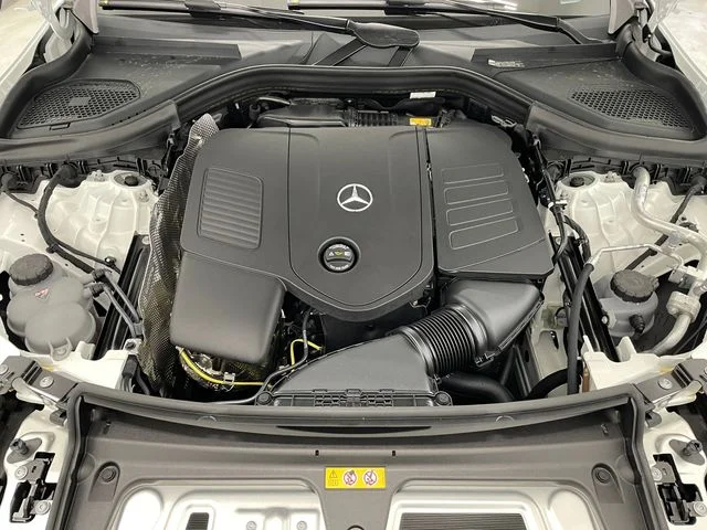 New 2027 White Mercedes-Benz GLC 300 image 14