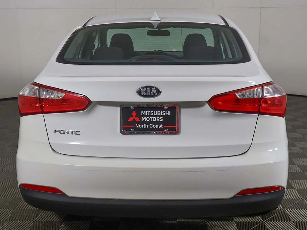Used 2016 White Kia LX image 6