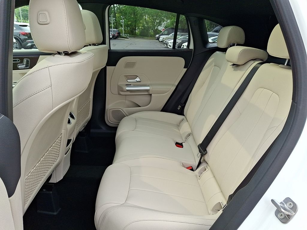 New 2026 Polar White Mercedes-Benz GLA 250 image 10