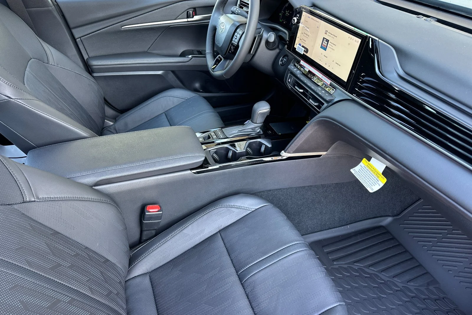 New 2026 Ocean Gem with Midnight Black Metallic roof Toyota XSE image 15