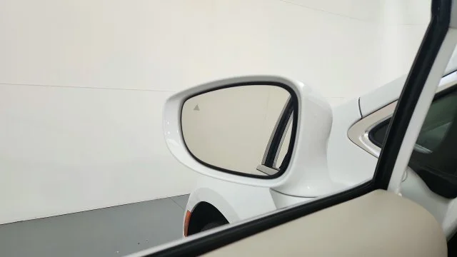 Used 2018 White Chrysler Touring Plus image 18